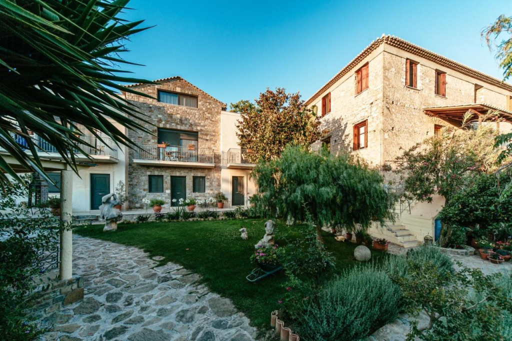 Mylos Apartments