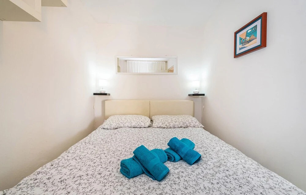 Stunning Apartment in Obrovac, Meka Draga With Wifi and 2 Bedrooms