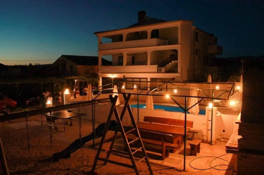 Nenad - With Pool - SA3