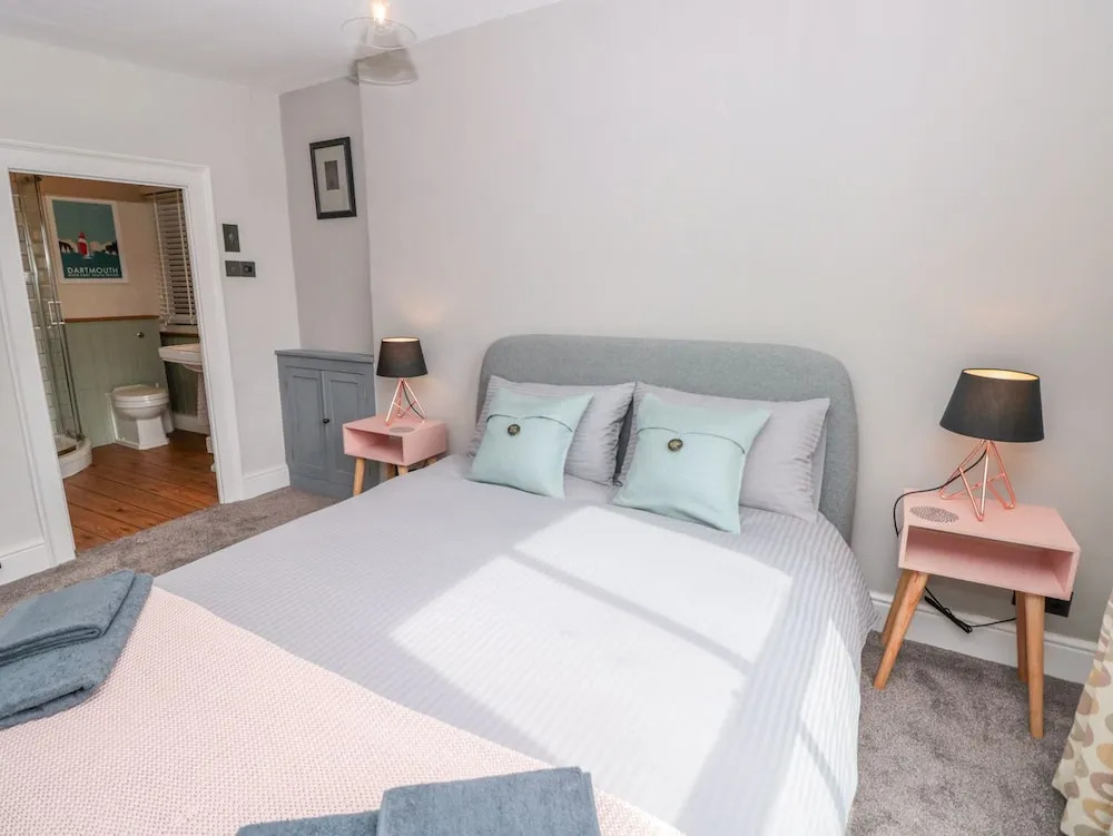 34b Clarence Street