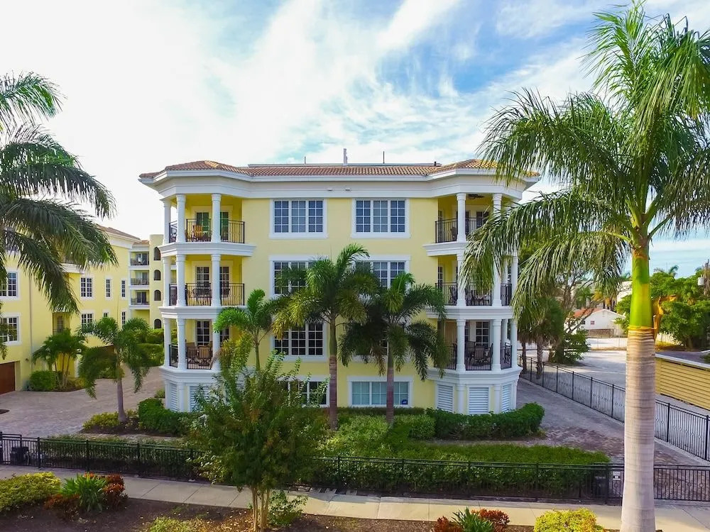 An Upscale Villa in the heart of Siesta Key on Beach Road