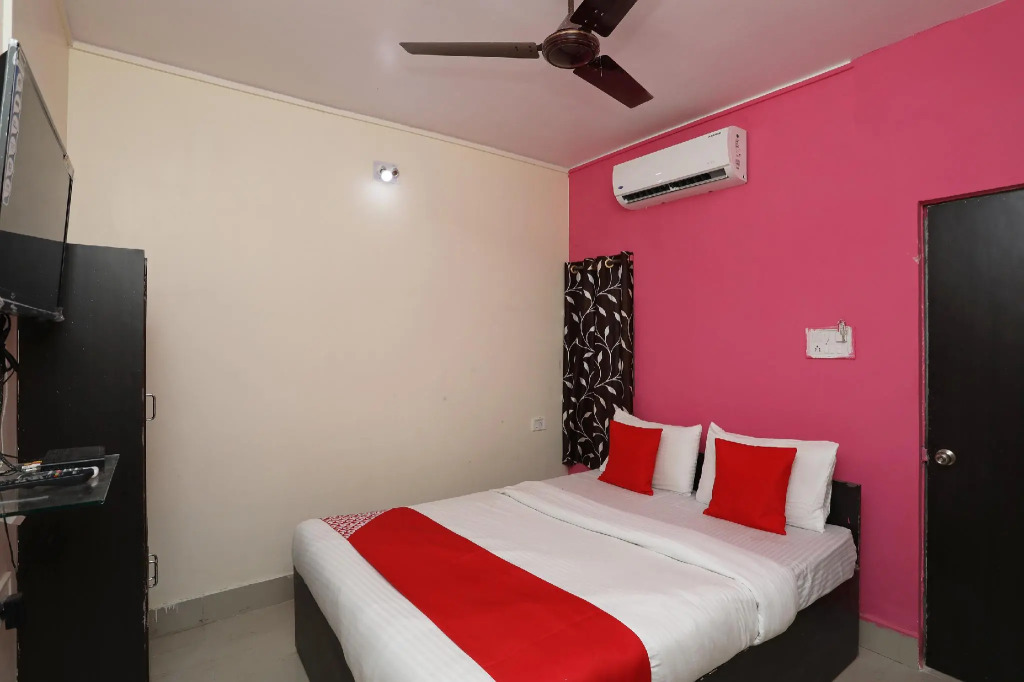 OYO 19556 Hotel Puri Inn