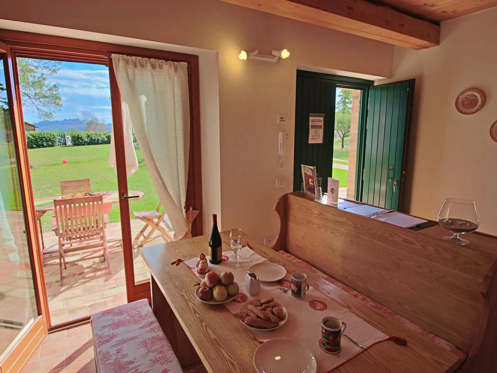 Cottage in Montelabbate with Pool & Forest
