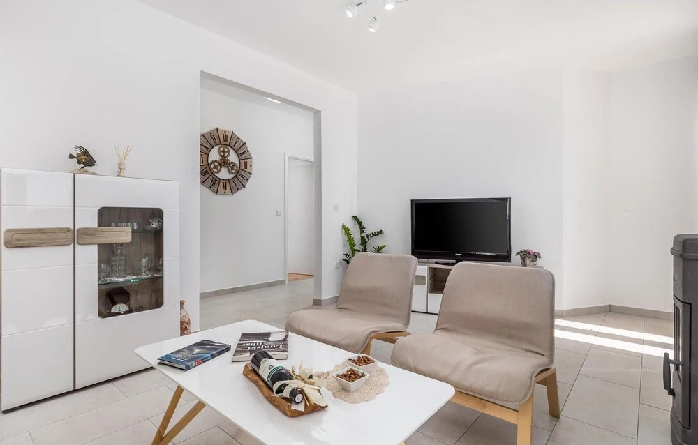 Beautiful Home In Lun