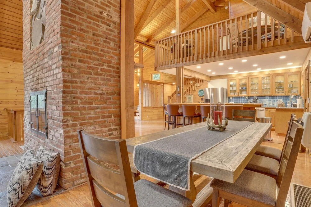 Huckleberry Mountain Lodge