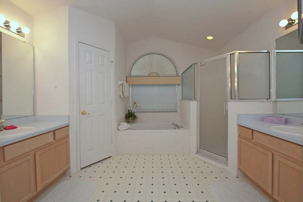 Greater Groves-4 Bedrooms Home W/pool-5204GG Home by RedAwning