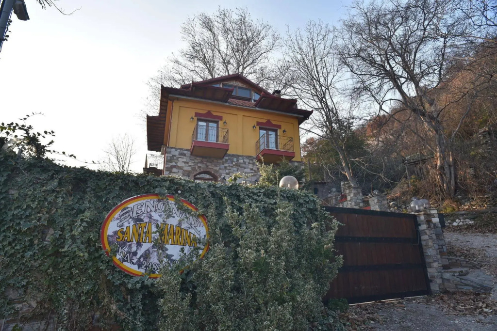 Santa Marina Guesthouse