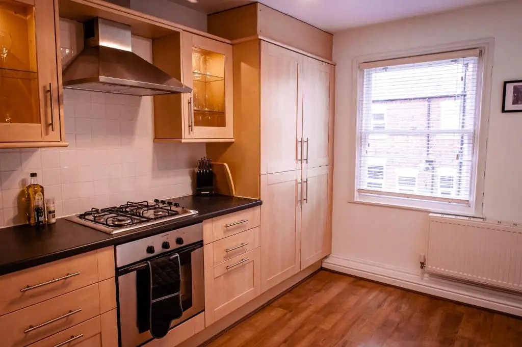 Lord Street Modern Apartment with parking by Rework Accommodation