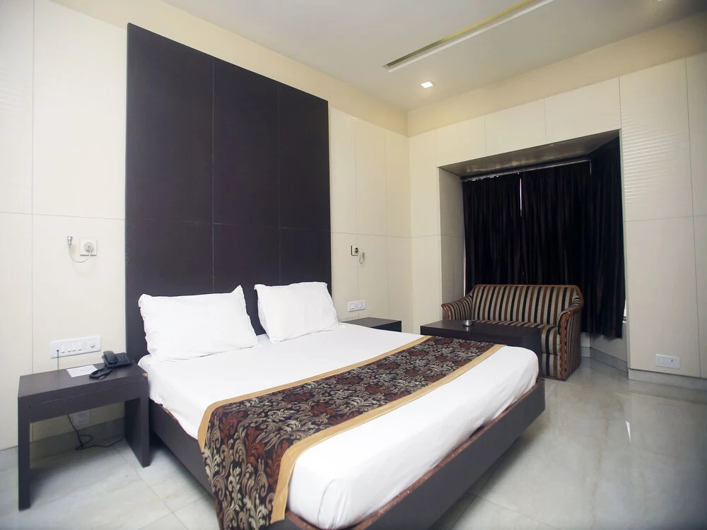 OYO 16806 Hotel Mansar