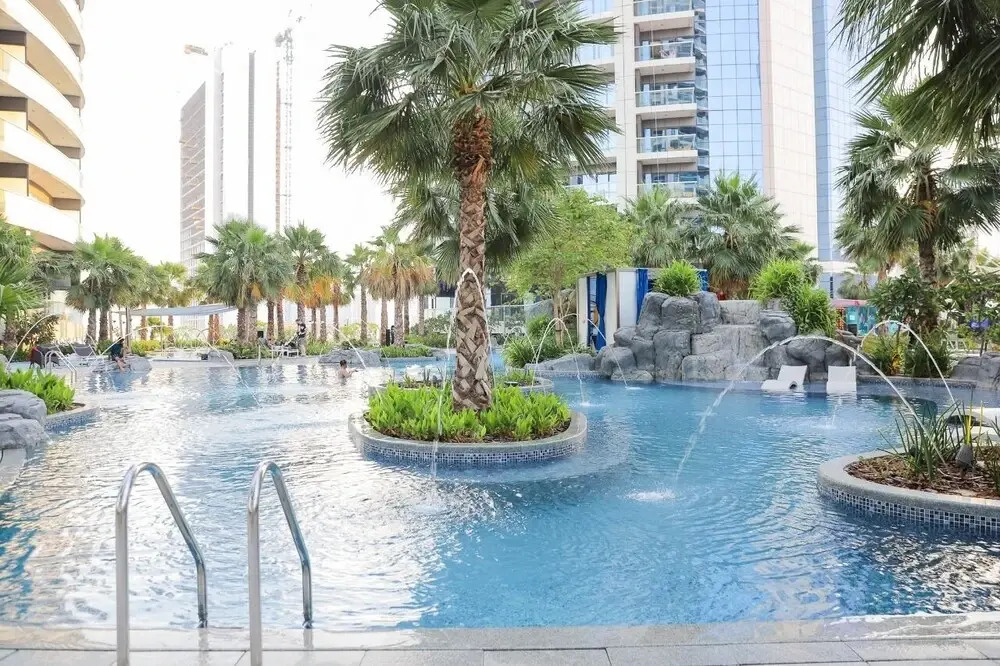 Fully Furnished 3 Bedroom in Paramount Prime Location Spacious Layout