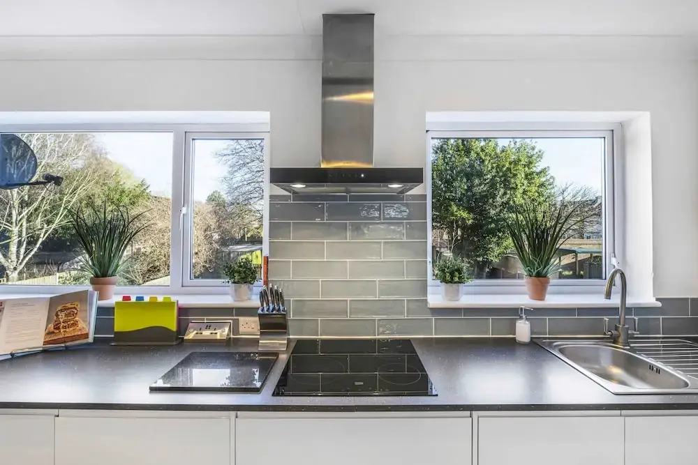Elegant 4BR House Near City Centre Angus Suites