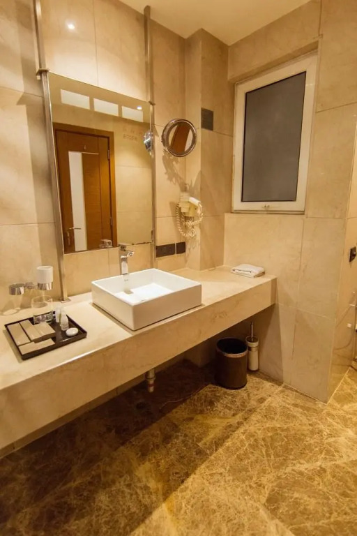 The Allure E - 82