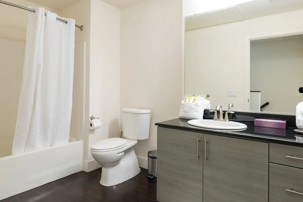 Global Luxury Suites in the Heart of Silicon Valley
