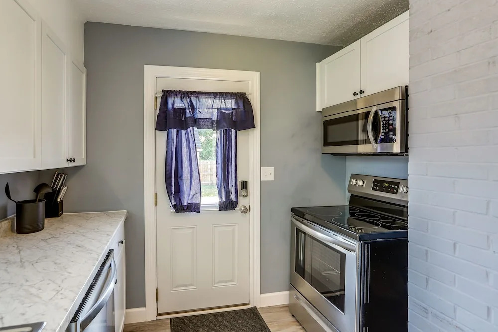 Dog-friendly Port Clinton Home: Walk to Lake Erie!