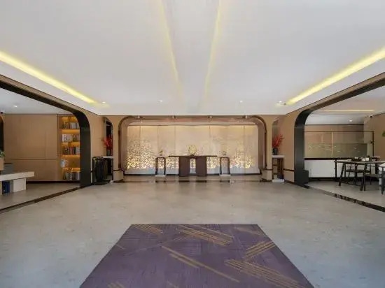 Fuxian Lake Pinyue Hotel