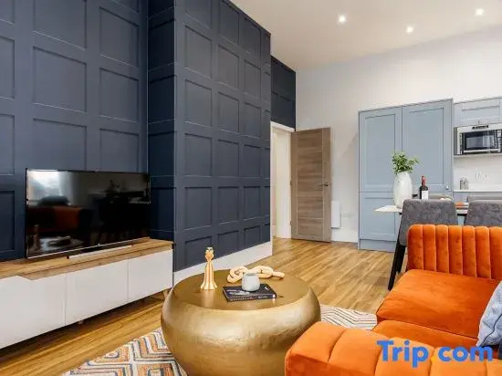 Gorgeous Beach-Front 2-Bed Apt w/ Free Gym & PKG