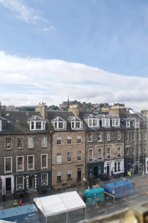 3 Bedroom Central Flat With Castle Views