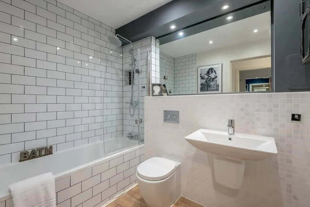 Ultra Stylish 2 Bed/2 Bath with Balcony & Parking