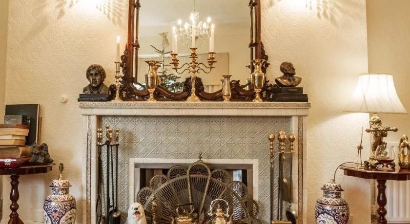 Aaron Court B&B