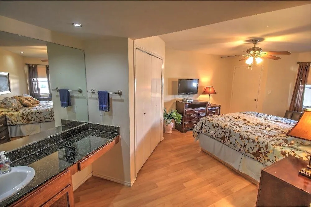Gulfpoint 2203 - 2 Br Condo