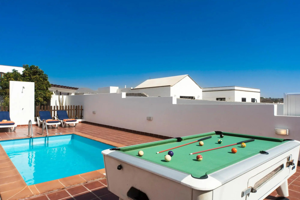 Villa Julianne 1 Heated Private Pool Walk to Beach A C Wifi Car Not Required - 2416