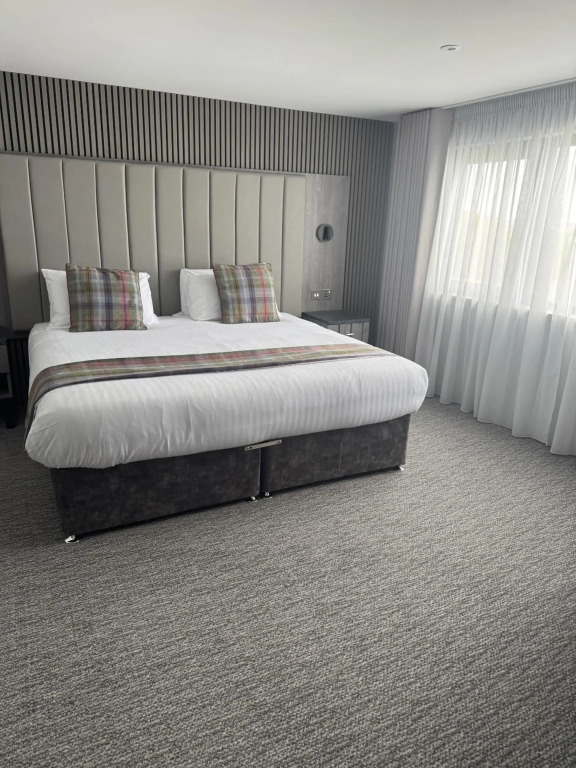 The Knowes Hotel & Restaurant