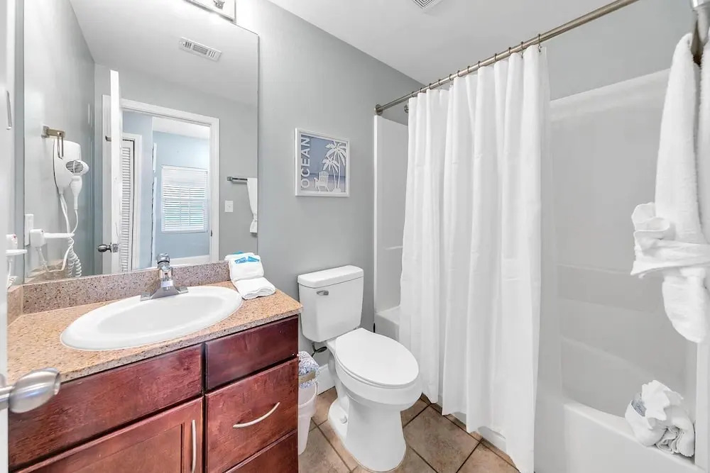 Laketown Wharf 806