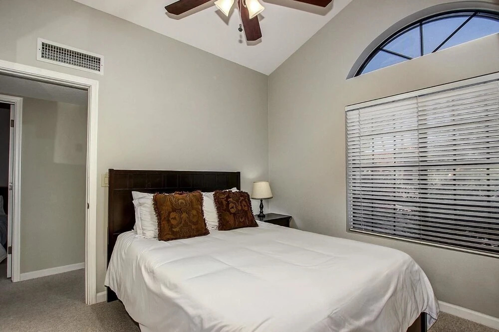 SLS Cactus Acres - FREE Heated Pool, Boccie, Spa & Pool Table.