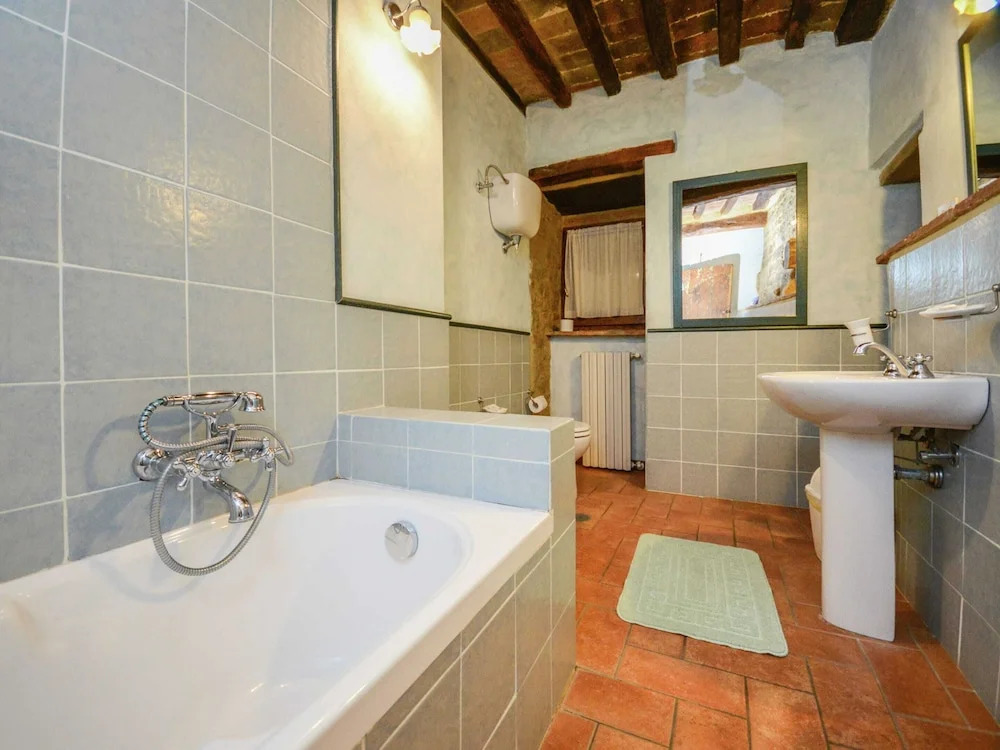 Stunning Holiday Home in Umbria with Hot Tub