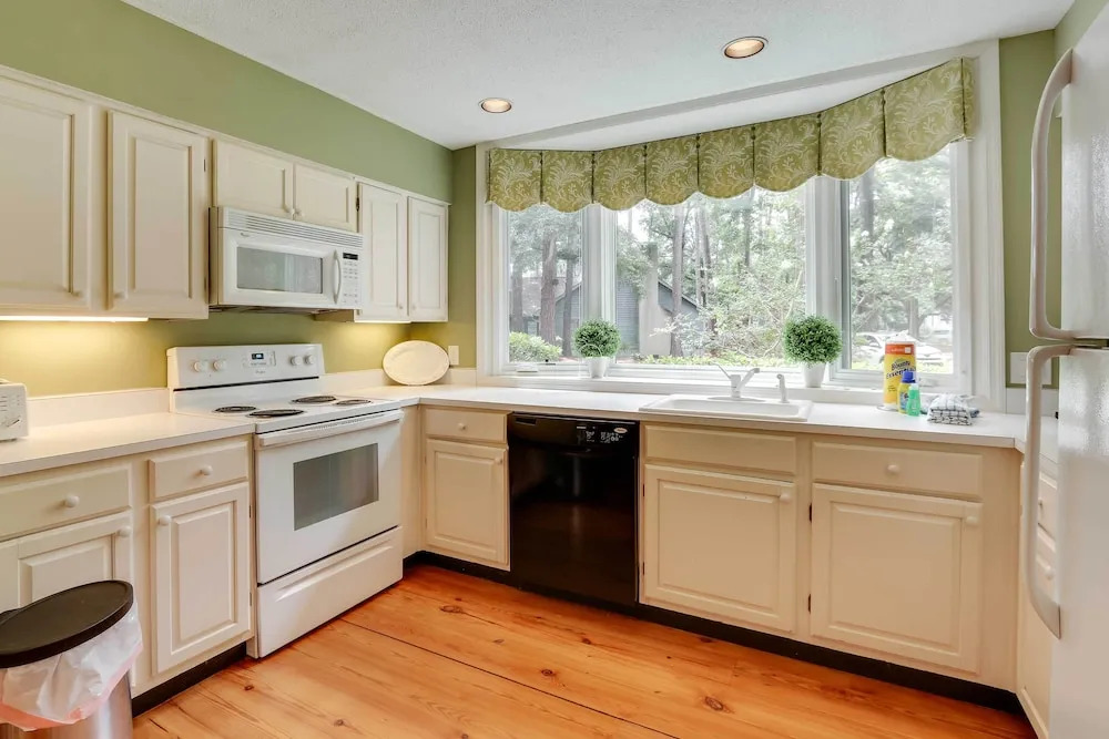 Hilton Head Resort Condo w/ Pool Access!