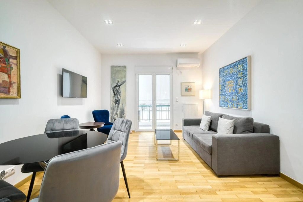 Stylish, Sunny New 2 Bedroom, Prime Central Athens