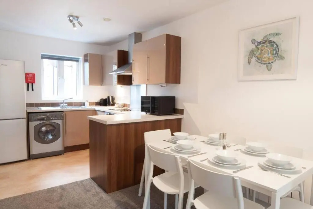 *NEW* Central Derby Apt, with Parking - Sleeps 6