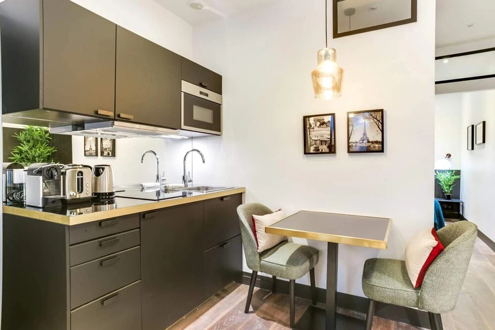 Exquisite Apartment in the Historical 7th District