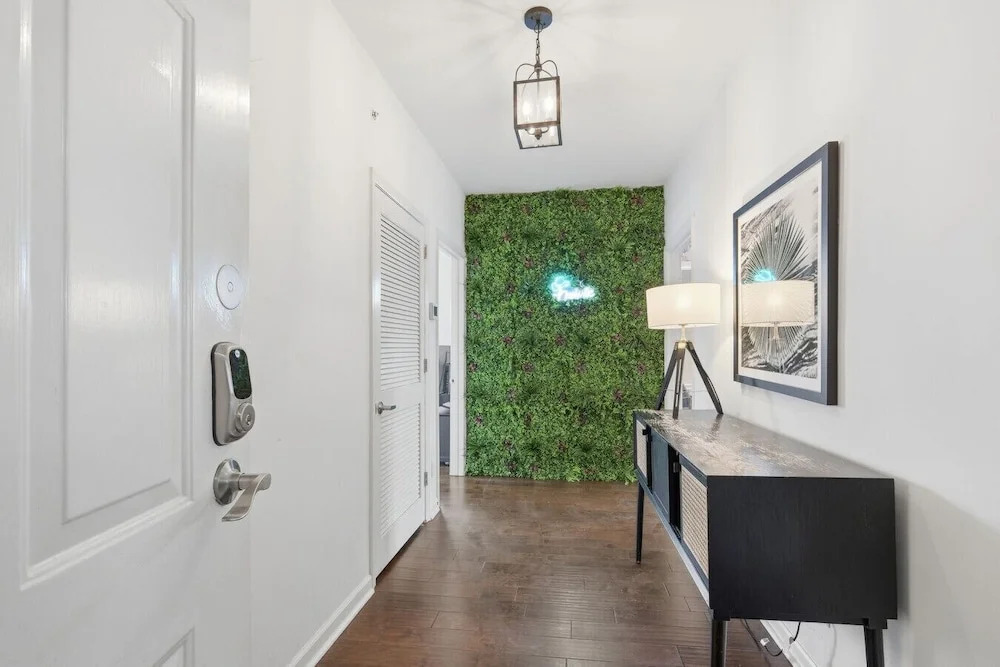 Bright 3BR Aptclose to Universities Parking