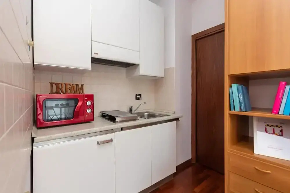 Studio con Terrazzo nei Pressi Dell Universit by Wonderful Italy