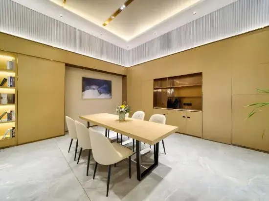 Elong Anyun Hotel (Haikou East High-speed Railway Station Fruit Market Branch)