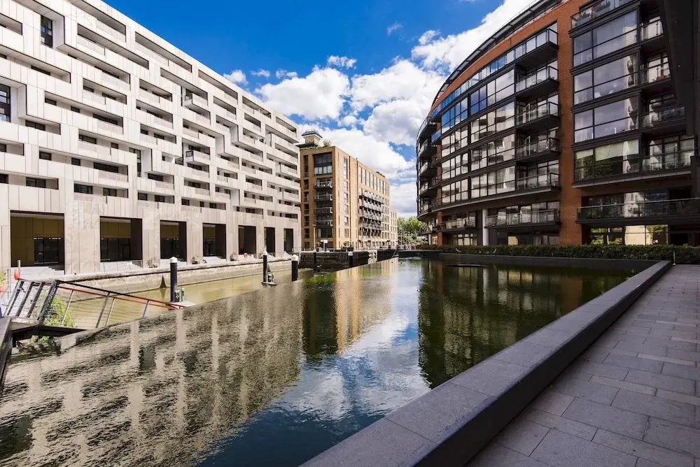 Bright Chelsea Grosvenor Waterside Apartment