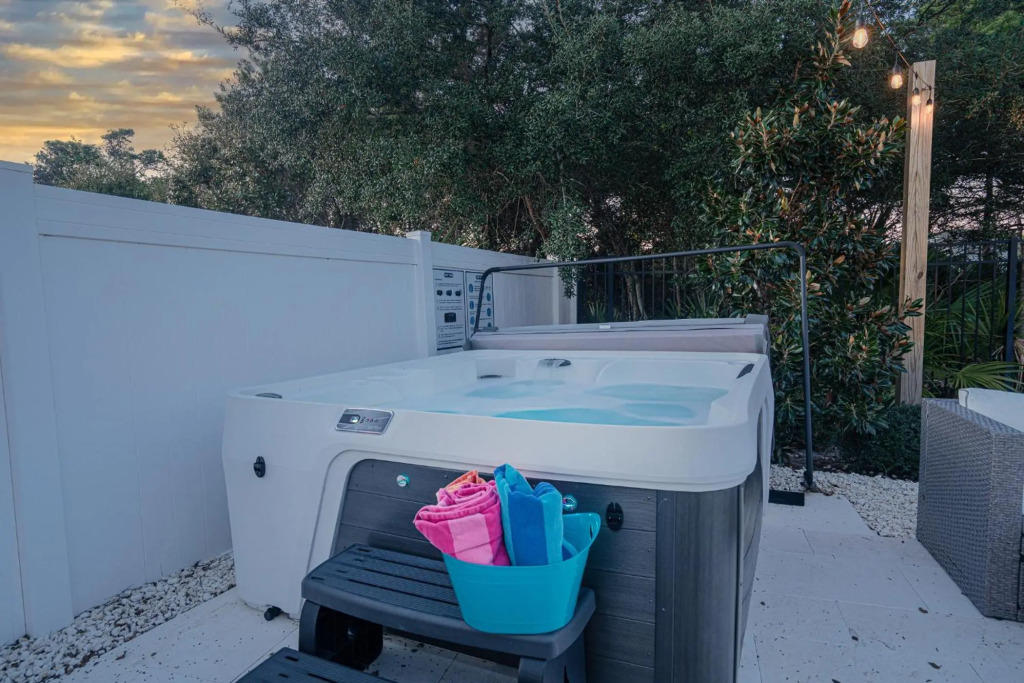 Pet friendly! Modern beach house with private heated pool-7 min walk to private beach access