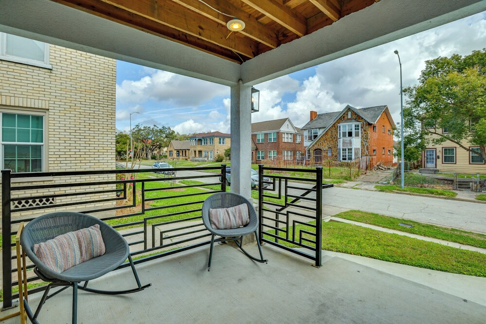 Sleek & Central! Houston Stay Near Med Center