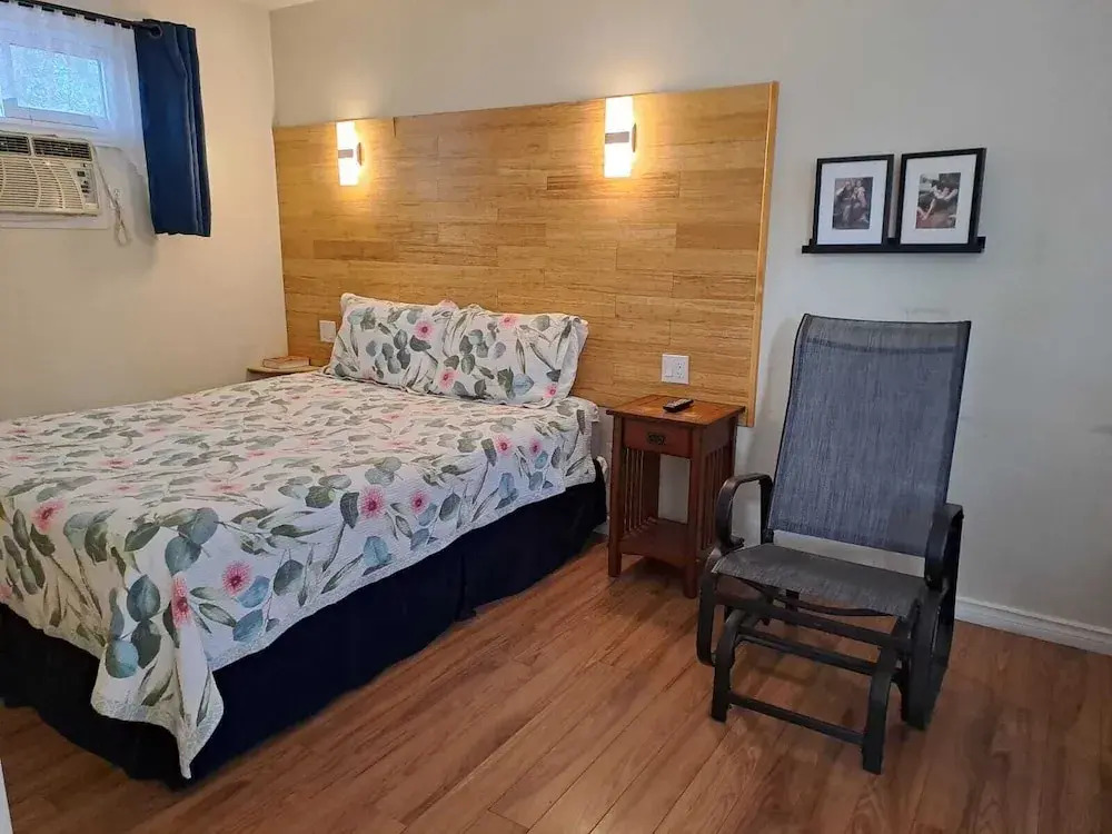 Three Island Motel