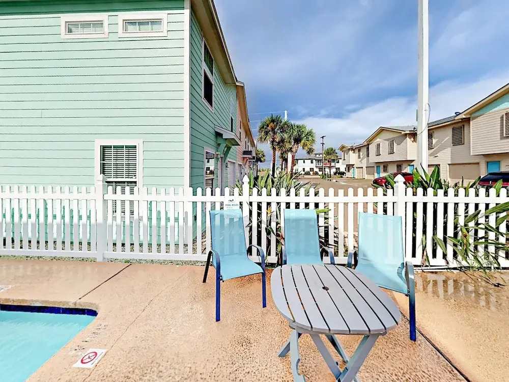 Walk To Beach 4br/3ba  - Port Aransas 4 Bedroom Townhouse