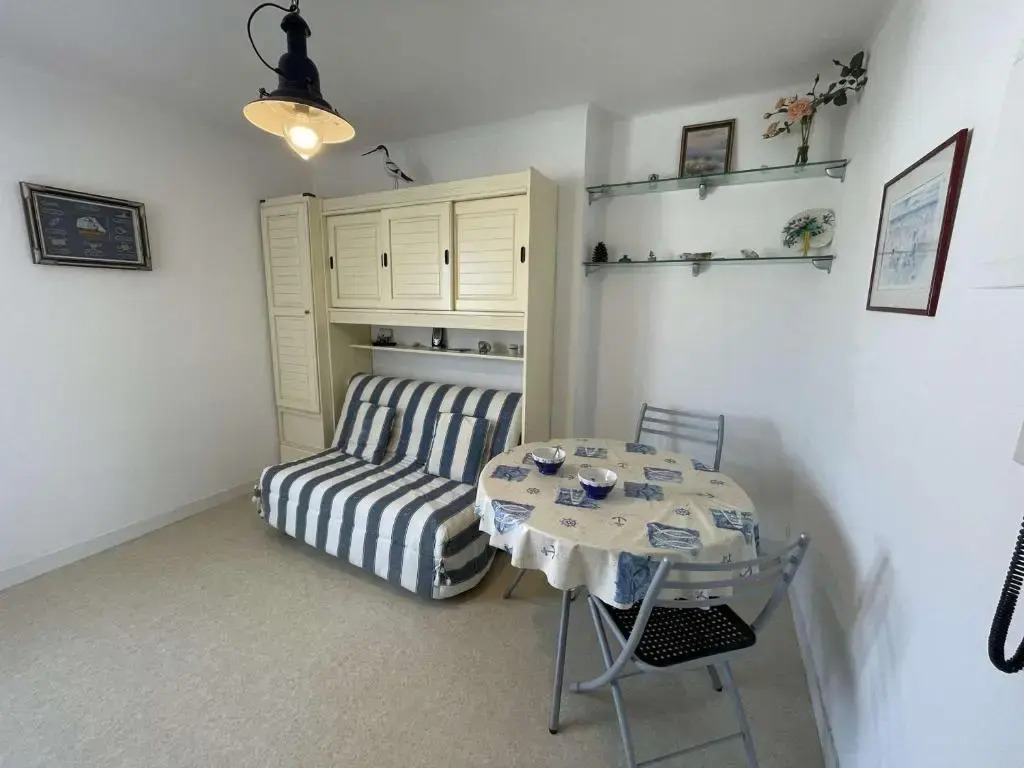 Appartement Notre-Dame-de-Monts, 1 pièce, 2 personnes - FR-1-224C-83