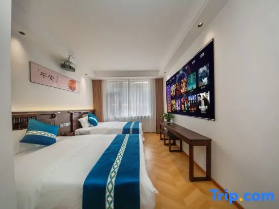 Phoenix Ancient City Warm Heart Pavilion Homestay