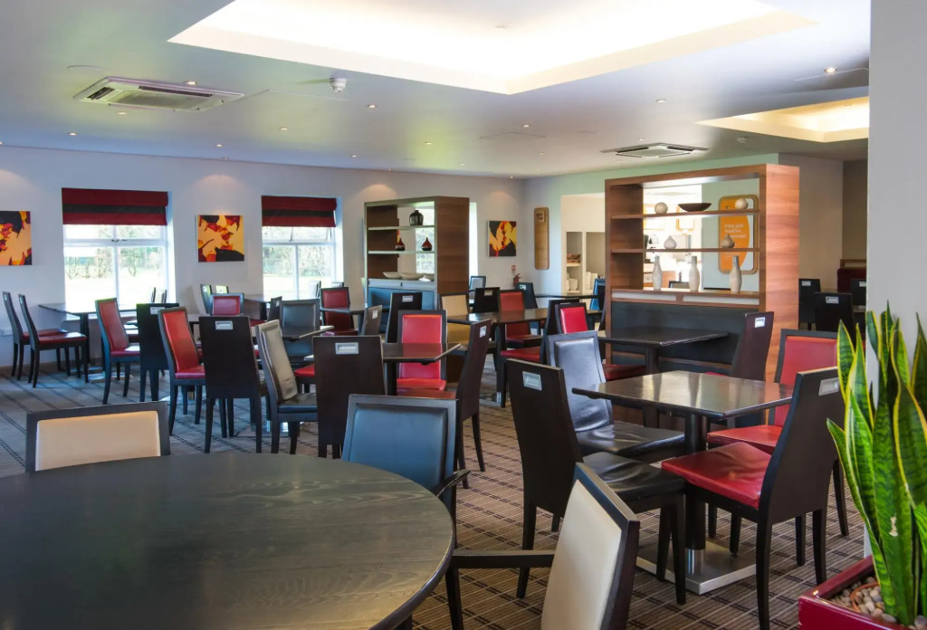 Holiday Inn Express Warwick - Stratford-upon-Avon by IHG