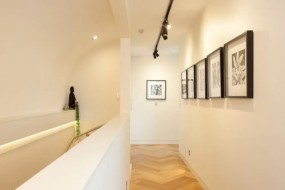 Perfect Located 2-bed With Spacious Balcony & BBQ