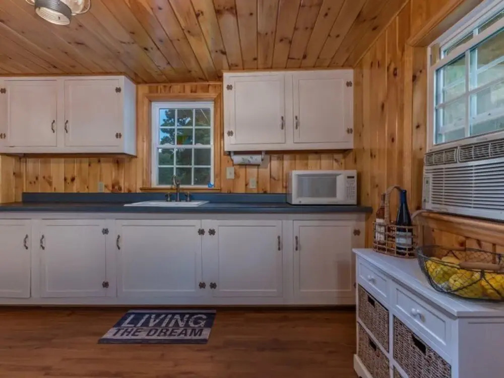Cottage In The Cove