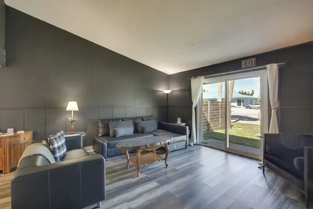 Stylish & Walkable! Pet-friendly St Augustine Gem