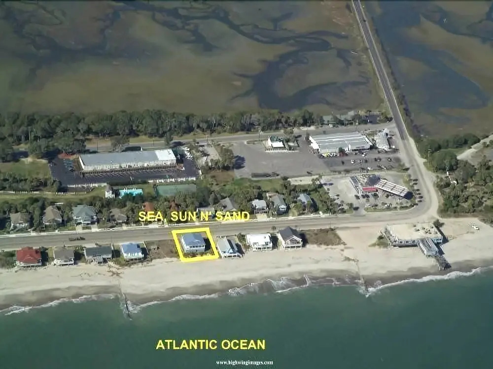 Sea, Sun N' Sand - 4 Br home by RedAwning