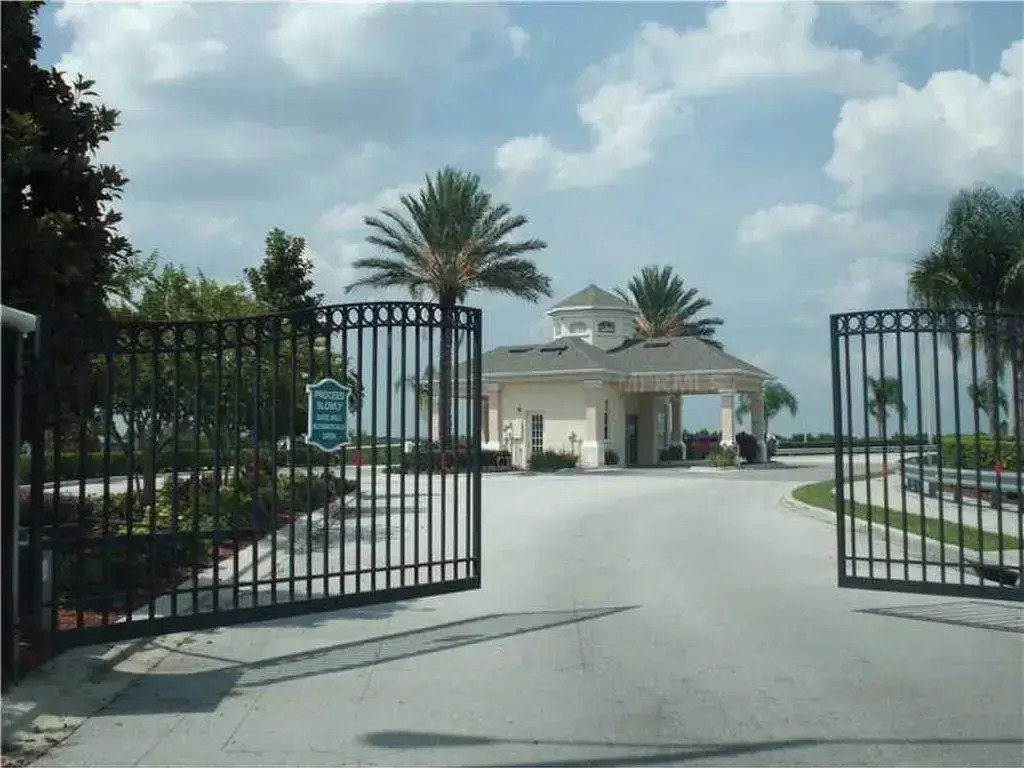 Windsor Palms 201