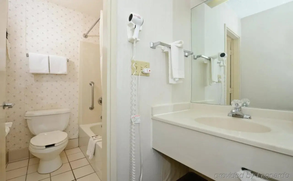Americas Best Value Inn and Suites Overland Park/Kansas City